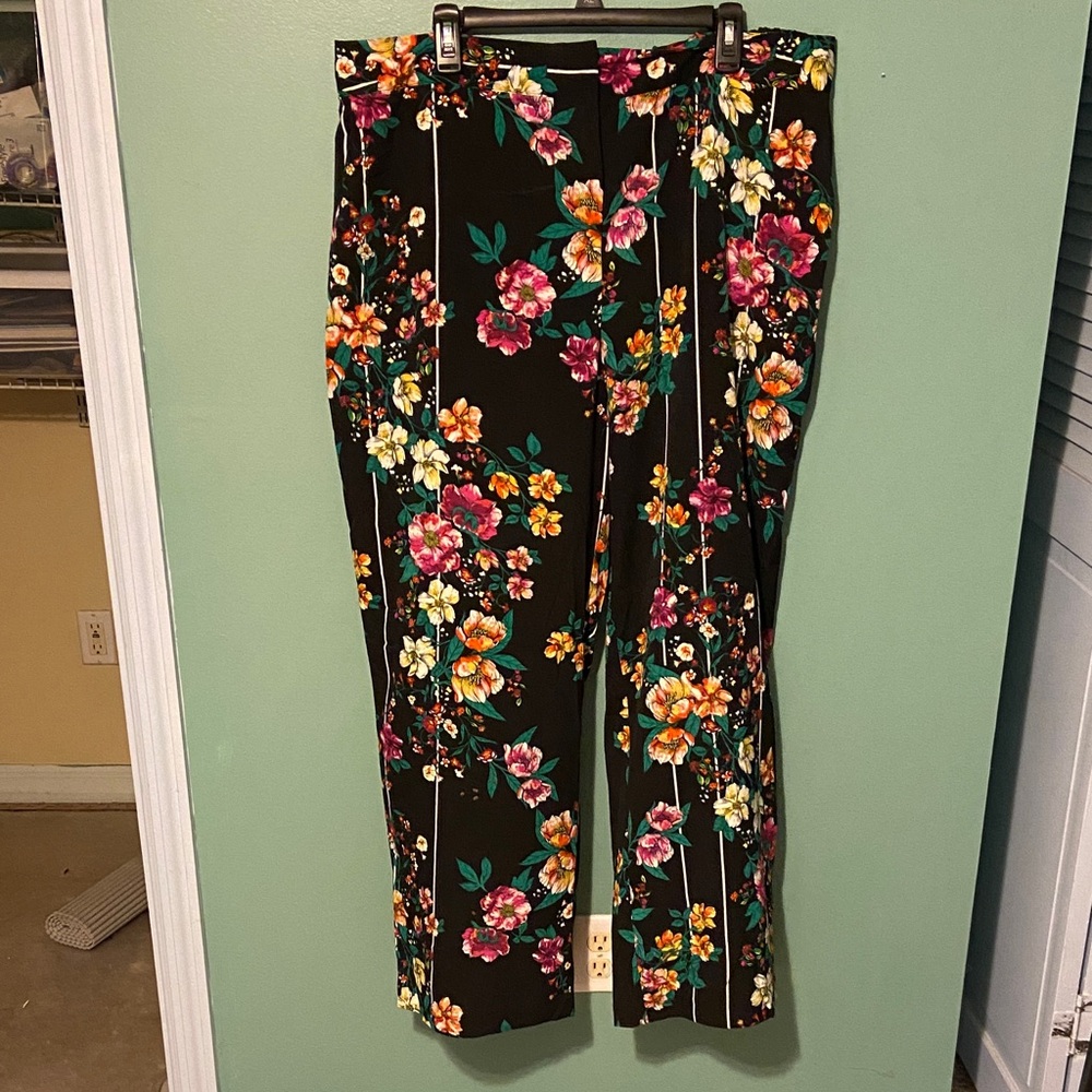 Thalia Sodi Black Pants with Floral Design